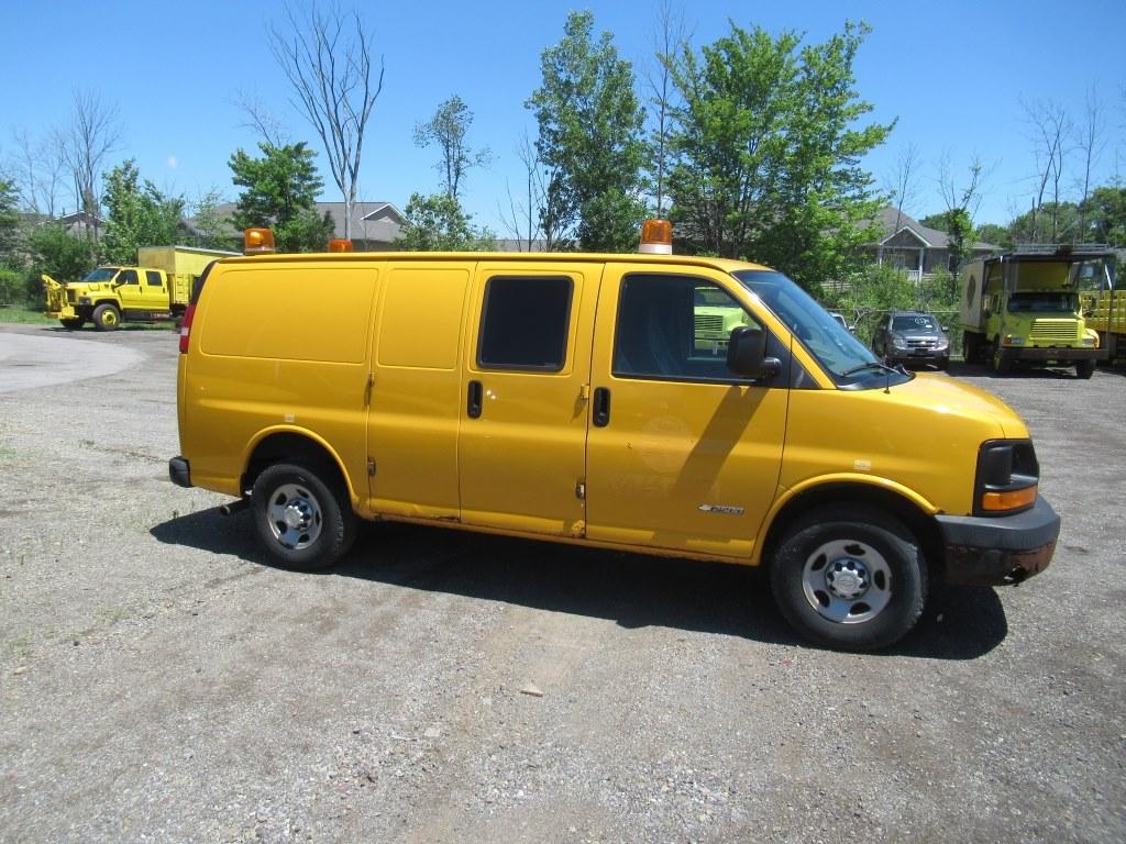 06 Chevrolet Express  Van YW 8 cyl  Started on 6/14/21 AT PB PS R AC VIN: 1