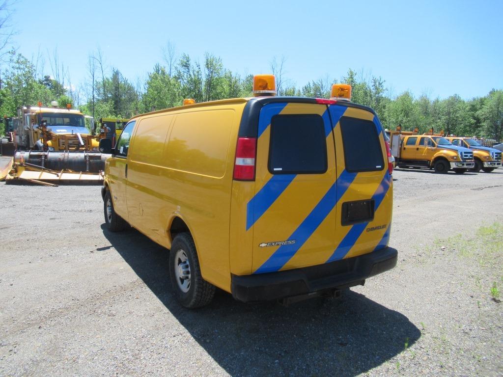 06 Chevrolet Express  Van YW 8 cyl  Started on 6/14/21 AT PB PS R AC VIN: 1