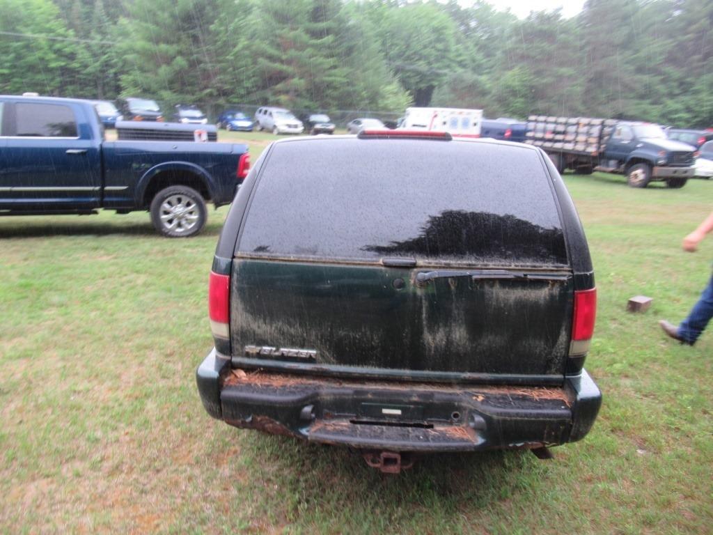 04 Chevrolet Blazer  Subn GR 6 cyl  4X4; Started with Jump on 7/7/21 AT PB PS R AC PW VIN: 1GNDT13X2