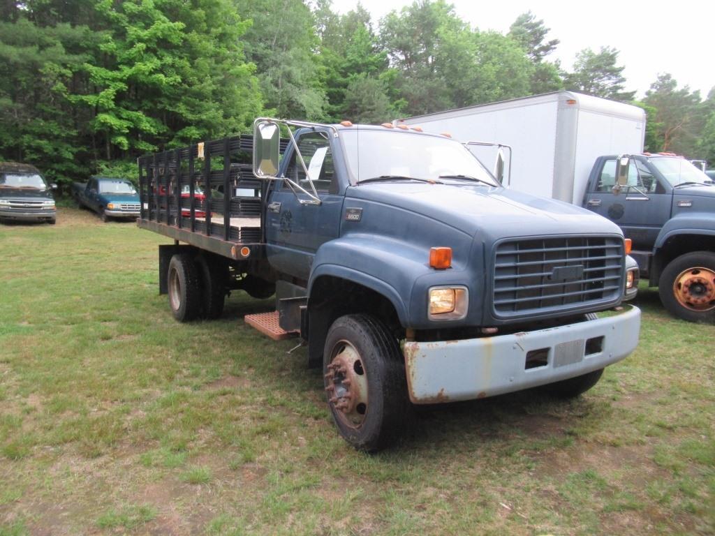 01 Chevrolet C6500  Utility BL 8 cyl  Started with Jump on 7/7/21 AT PB PS R VIN: 1GBJ7H1E31J512084;