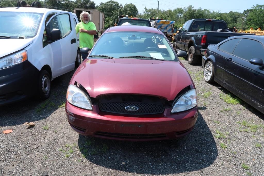 05 Ford Taurus  4DSD GY 6 cyl AT PS R PW VIN: 1FAFP53U55A255977; Defects: A/C Not Working; Body Dama