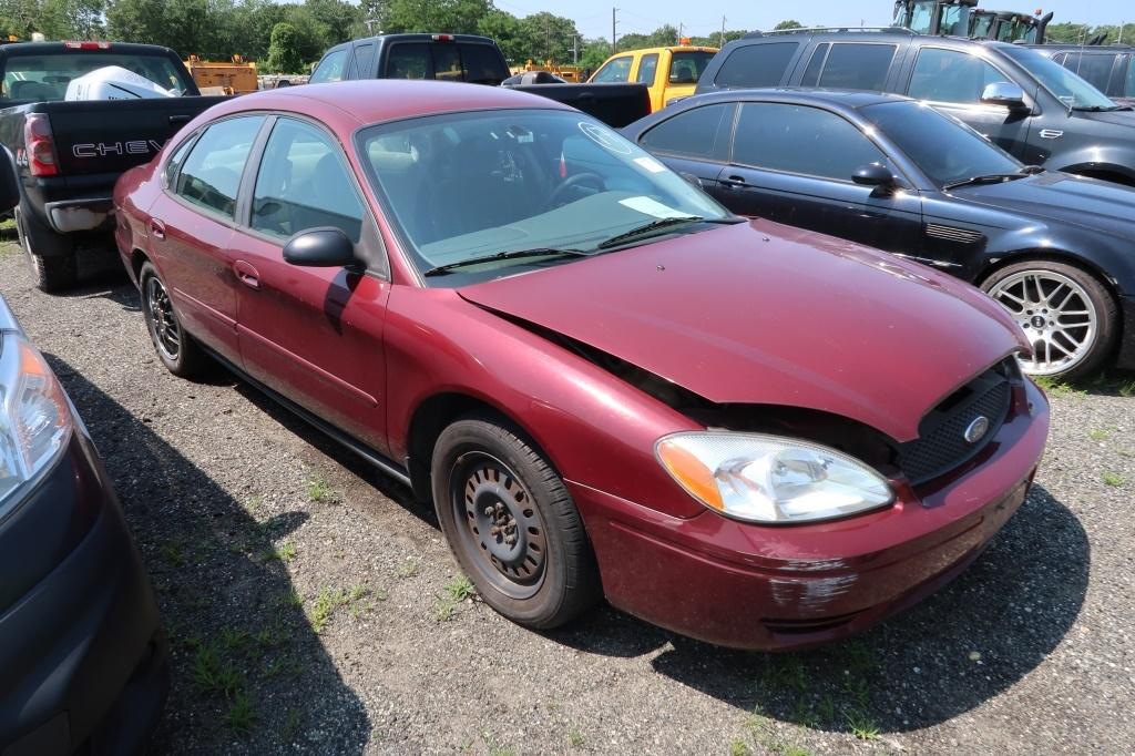 05 Ford Taurus  4DSD GY 6 cyl AT PS R PW VIN: 1FAFP53U55A255977; Defects: A/C Not Working; Body Dama