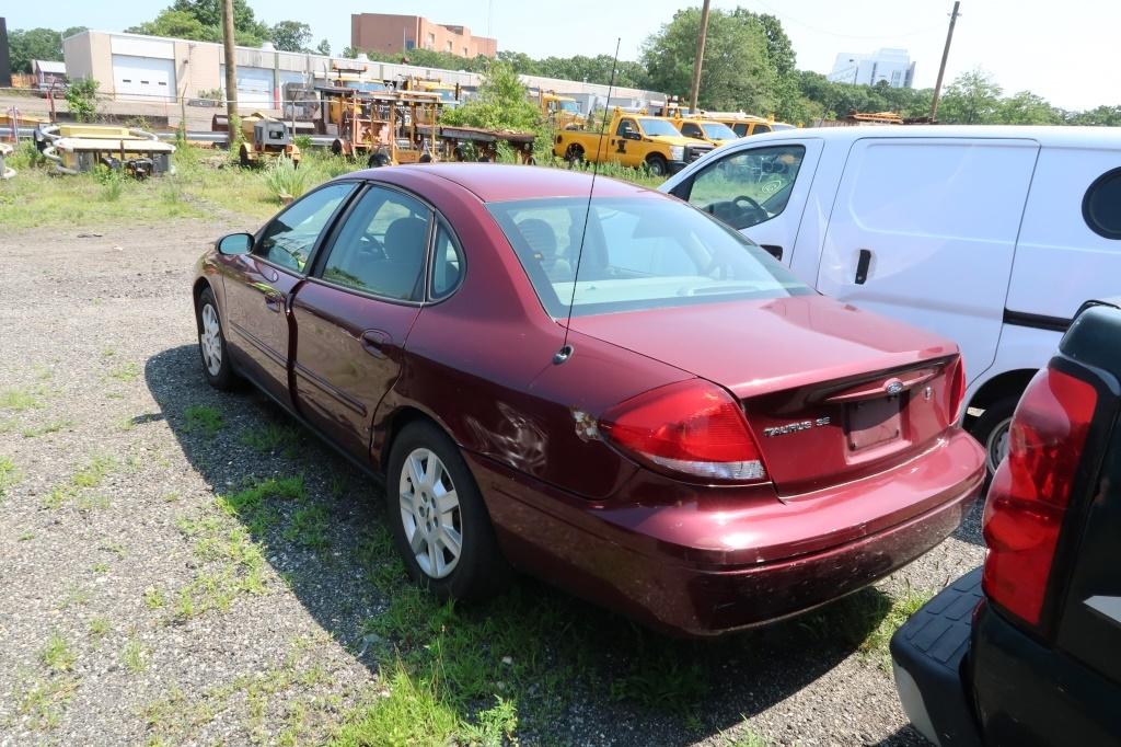 05 Ford Taurus  4DSD GY 6 cyl AT PS R PW VIN: 1FAFP53U55A255977; Defects: A/C Not Working; Body Dama