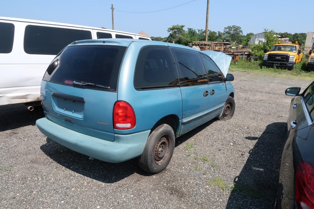 99 Plymouth Voyager  Van BL 6 cyl AT PB PS R VIN: 2P4GP25R2XR408587; Defects: Engine; Oil Leak; Stat