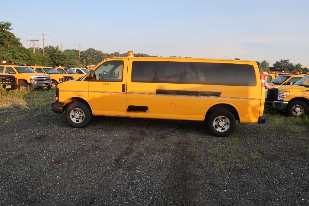 08 Chevrolet G3500 Express  Subn YW 8 cyl AT PB PS AC VIN: 1GAHG39K581128799; Defects: Accident Dama