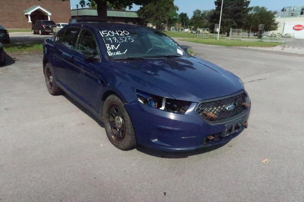 "15 Ford Taurus  4DSD BL 6 cyl  Missing headlights; Started w Jump on 8/25/21 AT PB PS R AC PW VIN: 