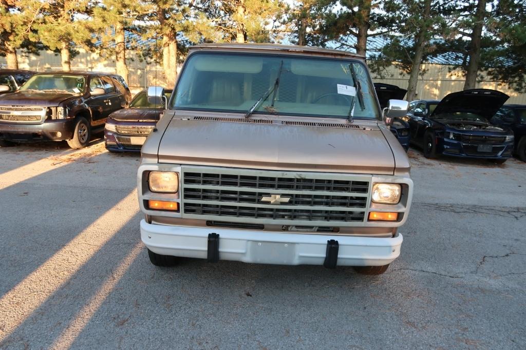 95 Chevrolet G20  Van BR 8 cyl  Started w Jump on 9/8/21 AT PB PS R AC PW VIN: 1GCEG25H1SF207234; De