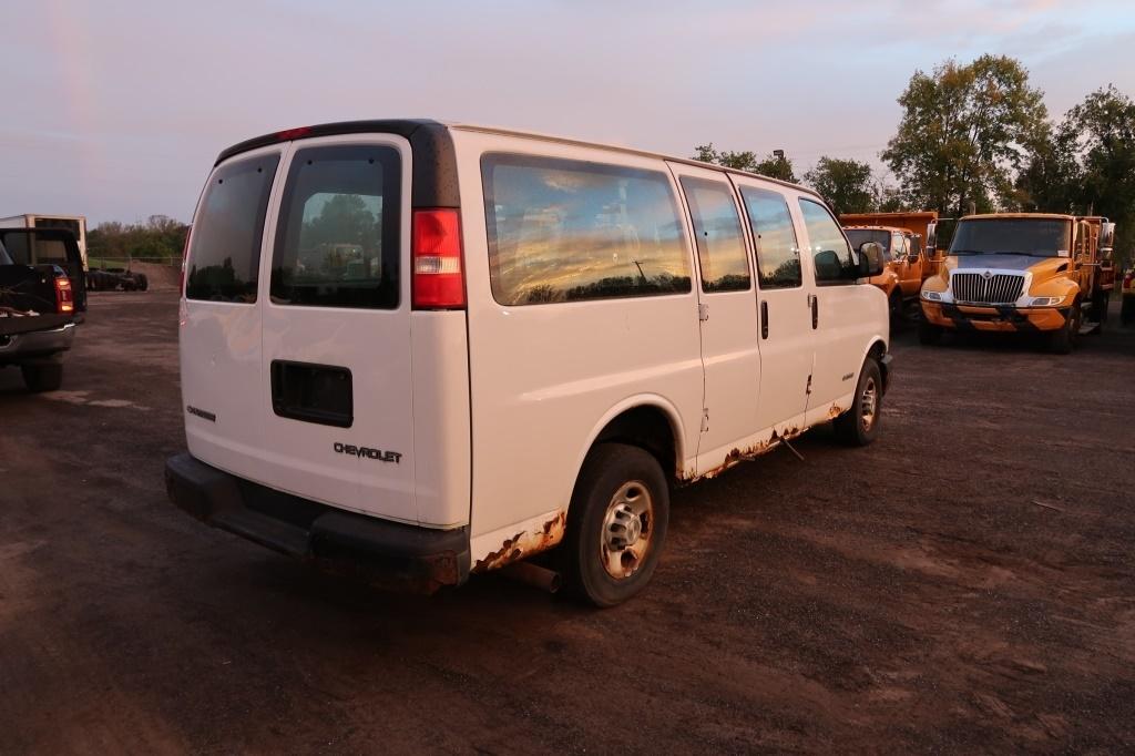 05 Chevrolet G2500 Express   WH 8 cyl  Started on 9/21/21 AT PB PS R AC PW VIN: 1GAGG25U351238131; D