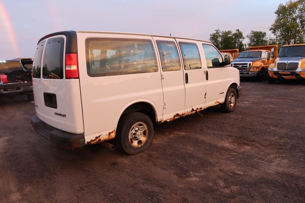 05 Chevrolet G2500 Express   WH 8 cyl  Started on 9/21/21 AT PB PS R AC PW VIN: 1GAGG25U351238131; D