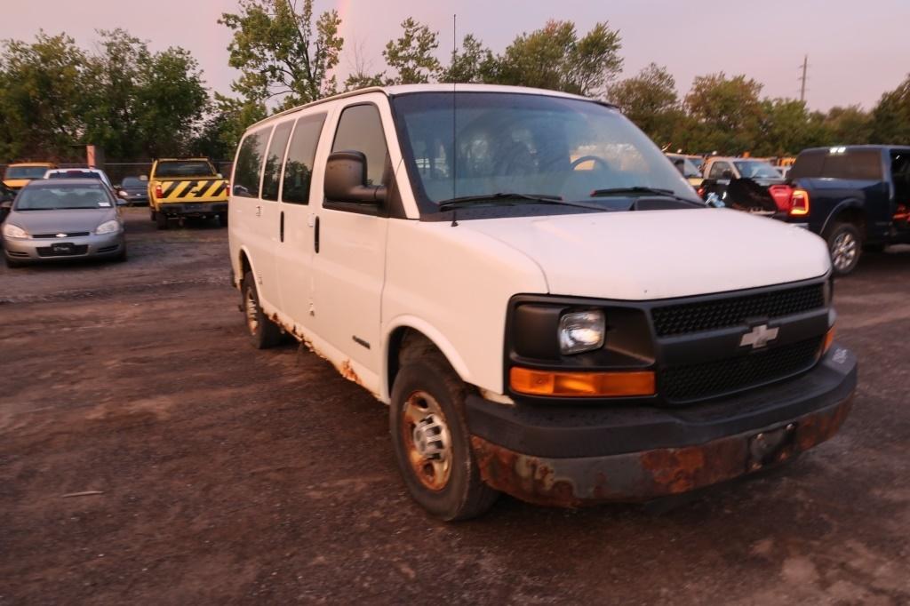 05 Chevrolet G2500 Express   WH 8 cyl  Started on 9/21/21 AT PB PS R AC PW VIN: 1GAGG25U351238131; D