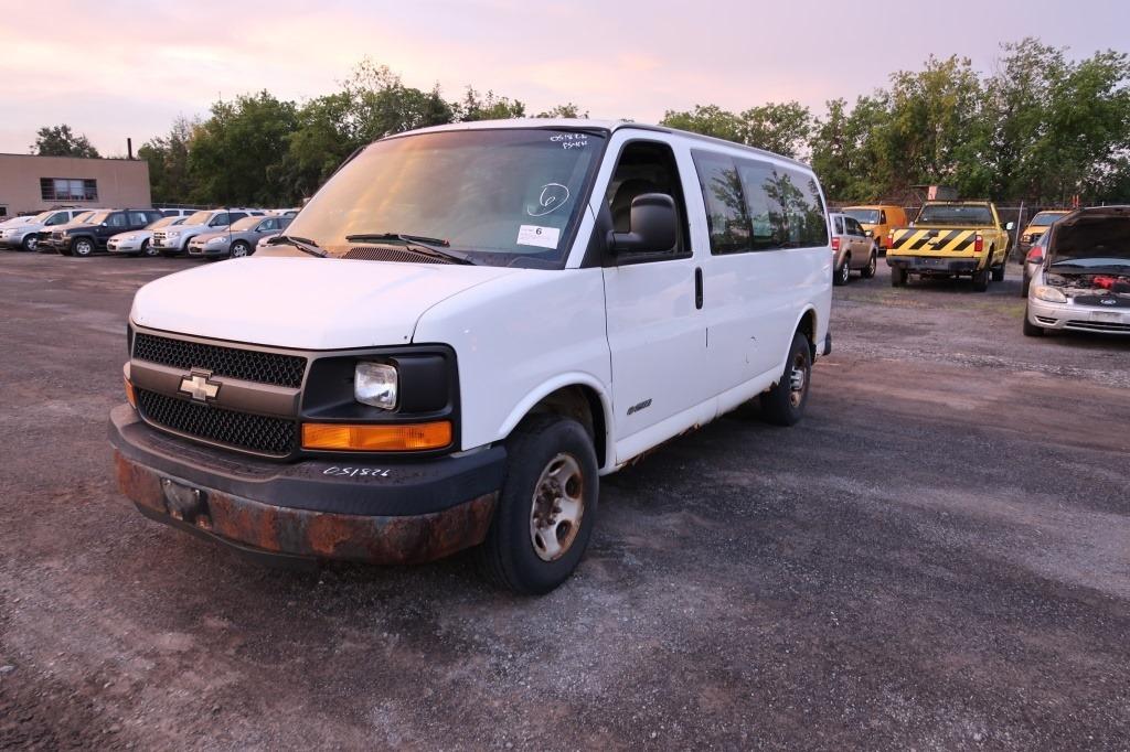 05 Chevrolet G2500 Express   WH 8 cyl  Started on 9/21/21 AT PB PS R AC PW VIN: 1GAGG25U351238131; D