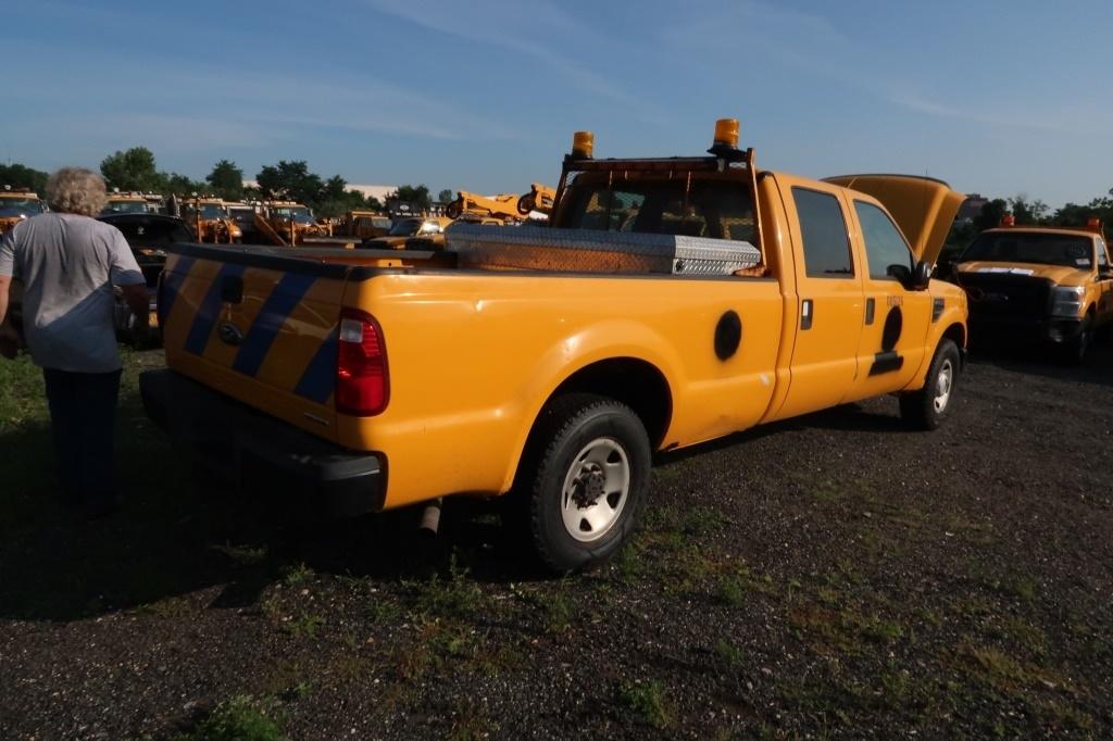 08 Ford F350  Pickup YW 8 cyl  Started w Jump on 8/12/21 PB PS VIN: 1FTWW30588EC71411; Defects: Body