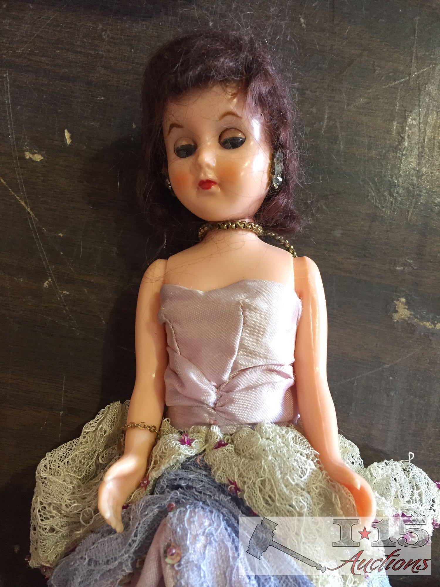 Dolls, barbies and decorative plates