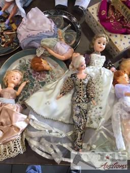 Dolls, barbies and decorative plates