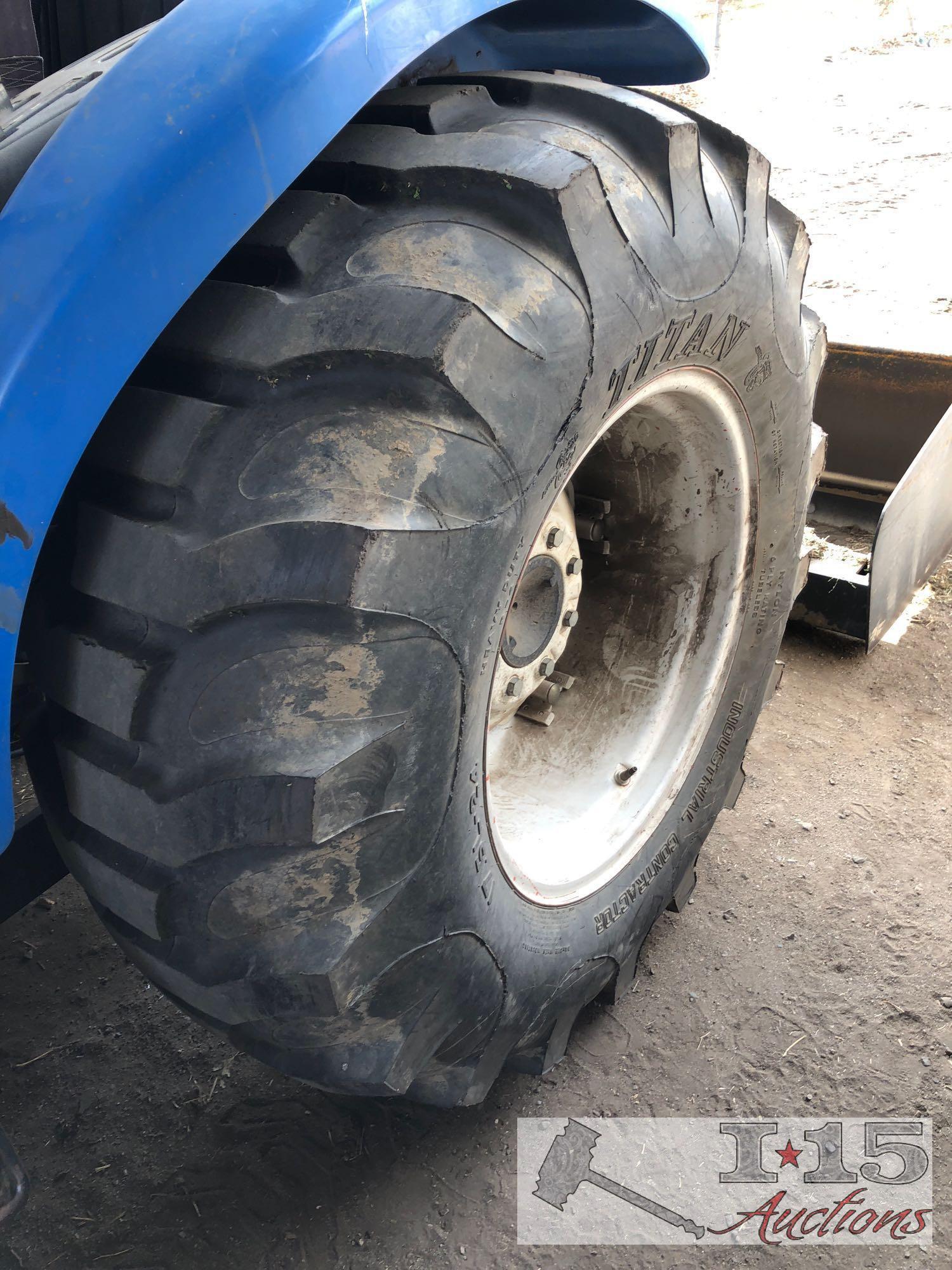 New Holland TC45D 4x4 tractor With ripper teeth