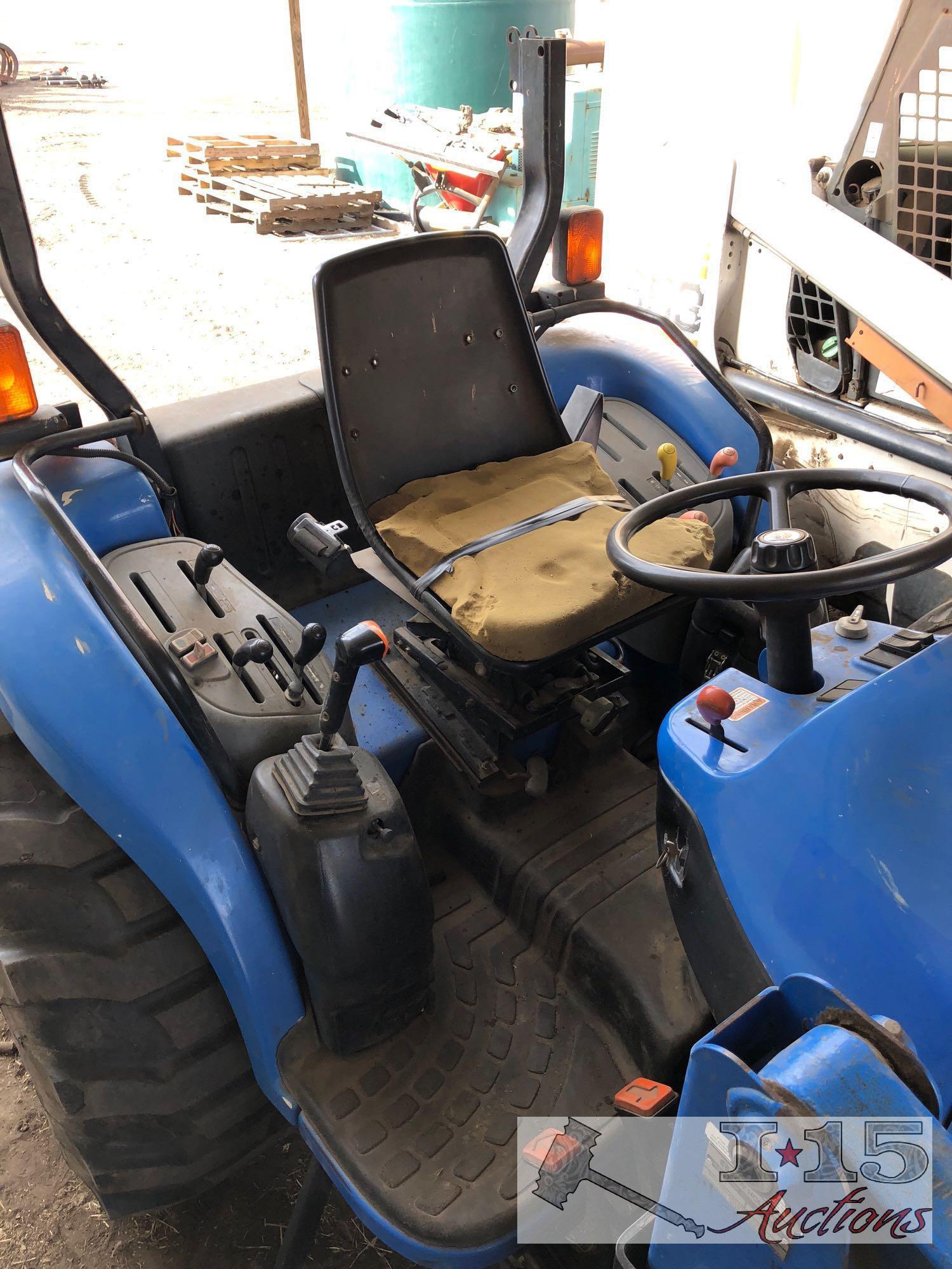 New Holland TC45D 4x4 tractor With ripper teeth