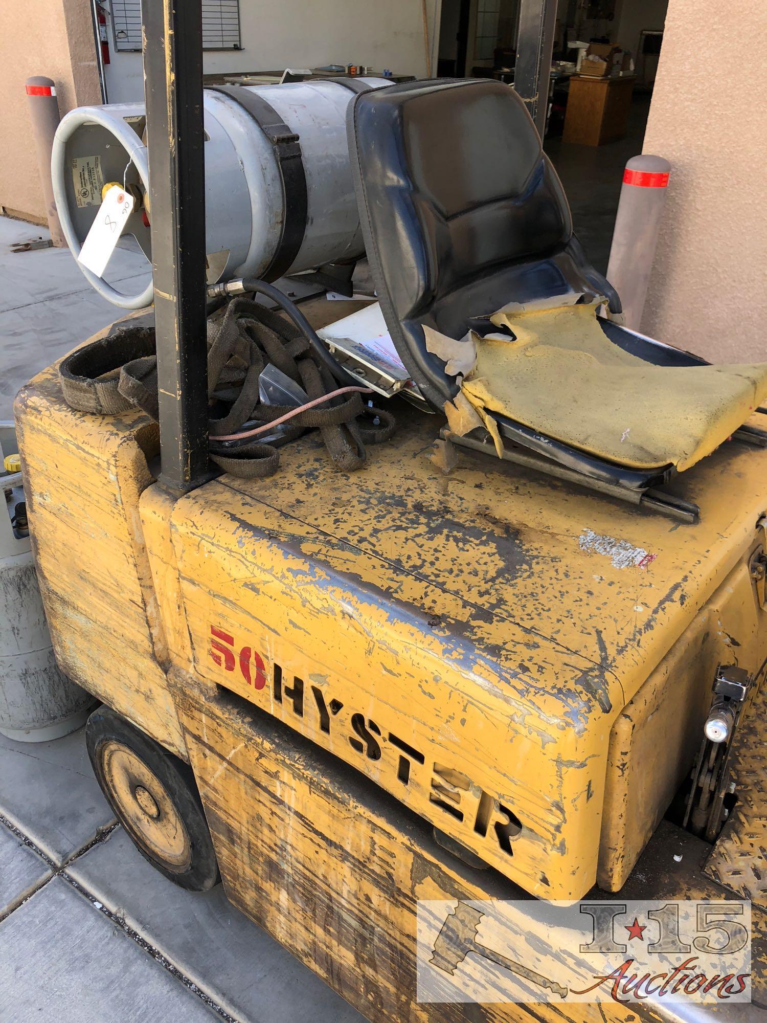 Hyster 5000 pound fork lift with side shift