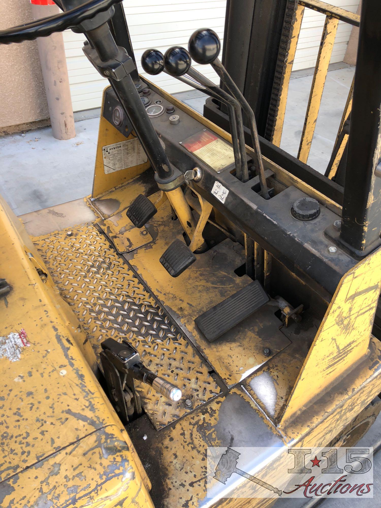 Hyster 5000 pound fork lift with side shift