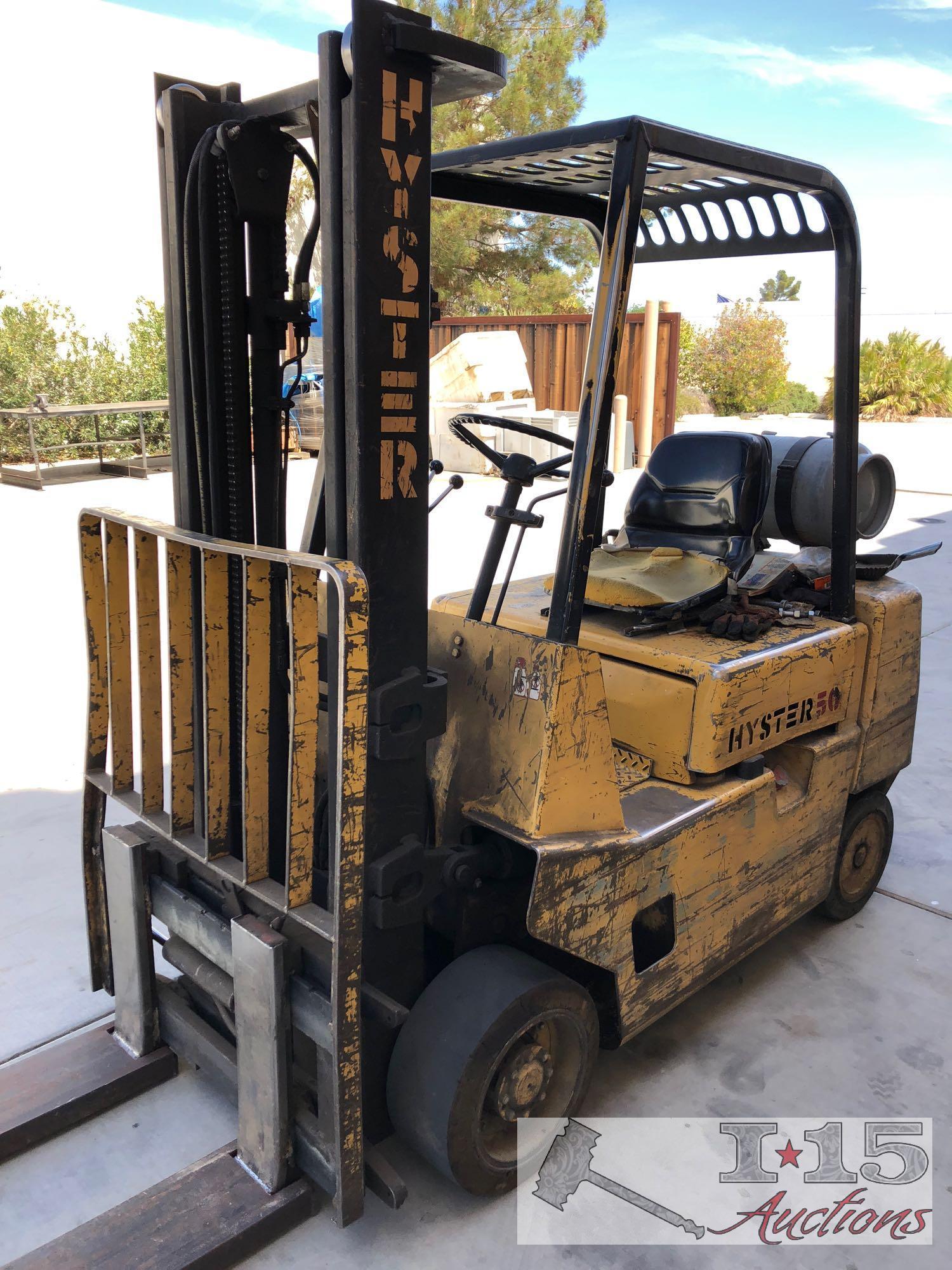 Hyster 5000 pound fork lift with side shift