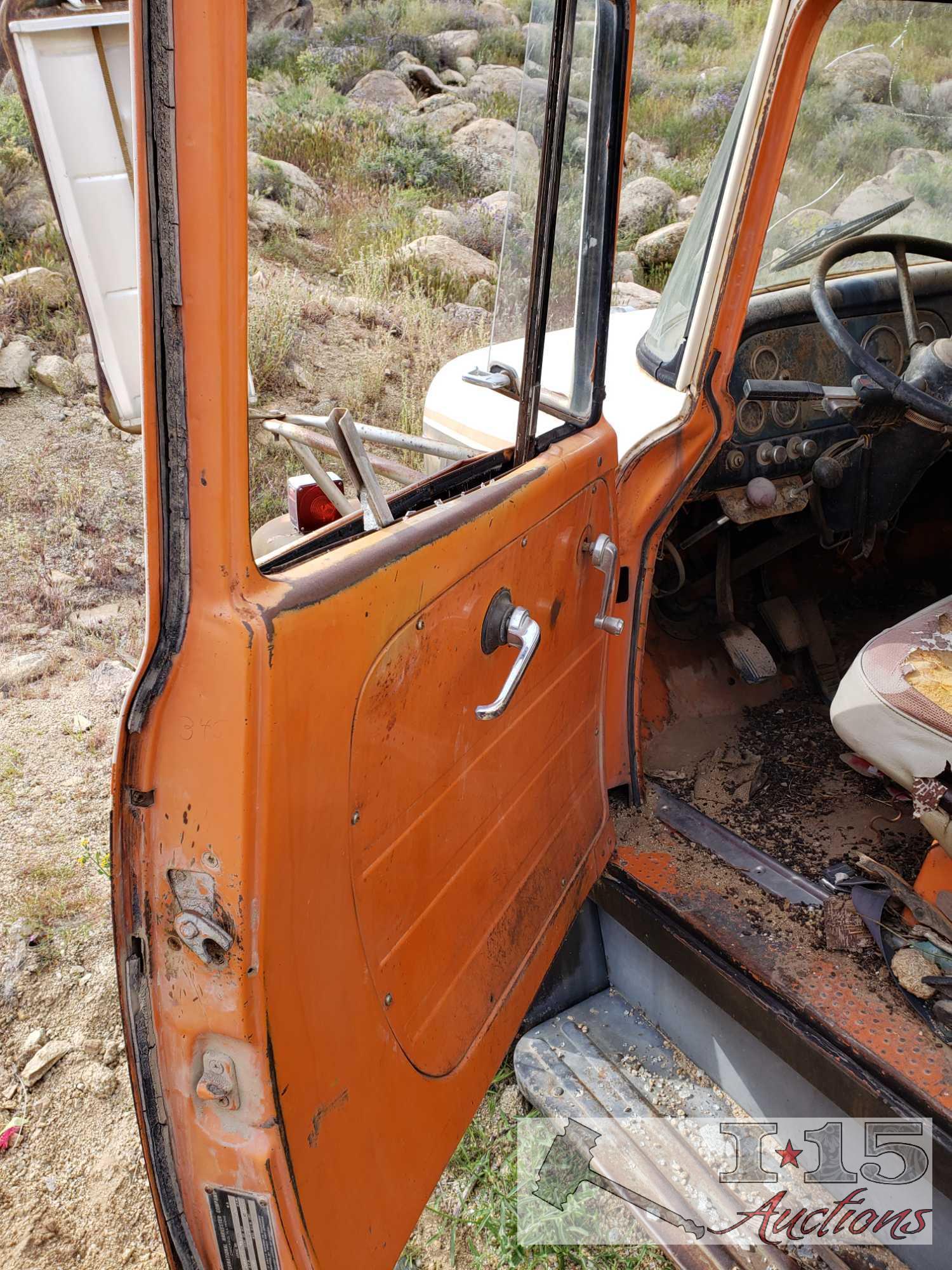 International Harvester Loadstar Dumptruck, 10' Dump