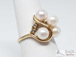 14k Gold Ring with Pearls and Diamonds, 4.5g