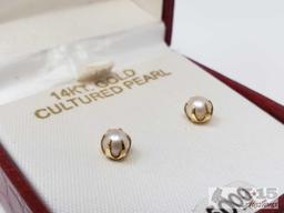 Four Pairs of 14K Gold Earrings With One Single Earring, 3.8g