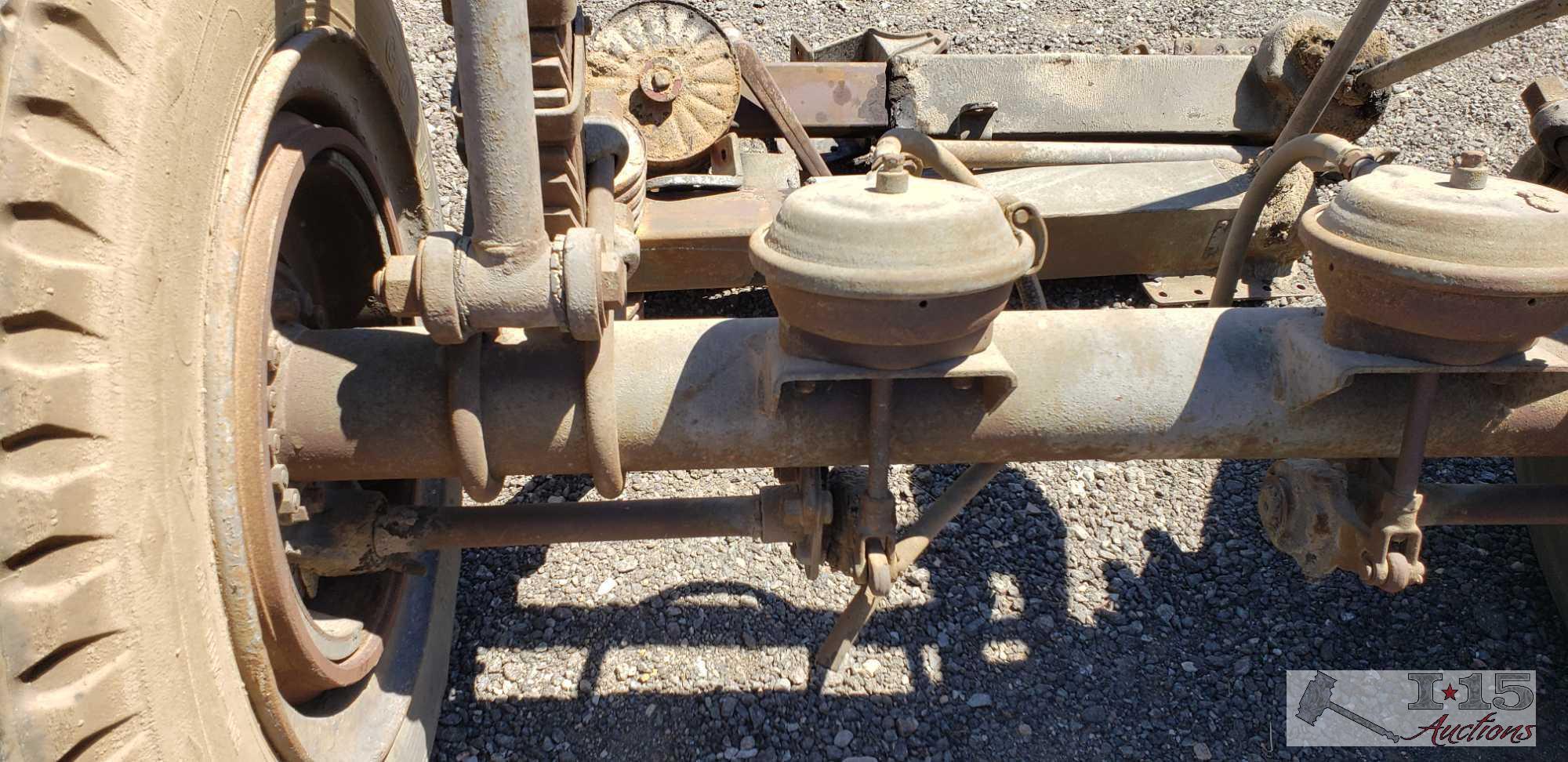 Semi trailer axle and landing gears