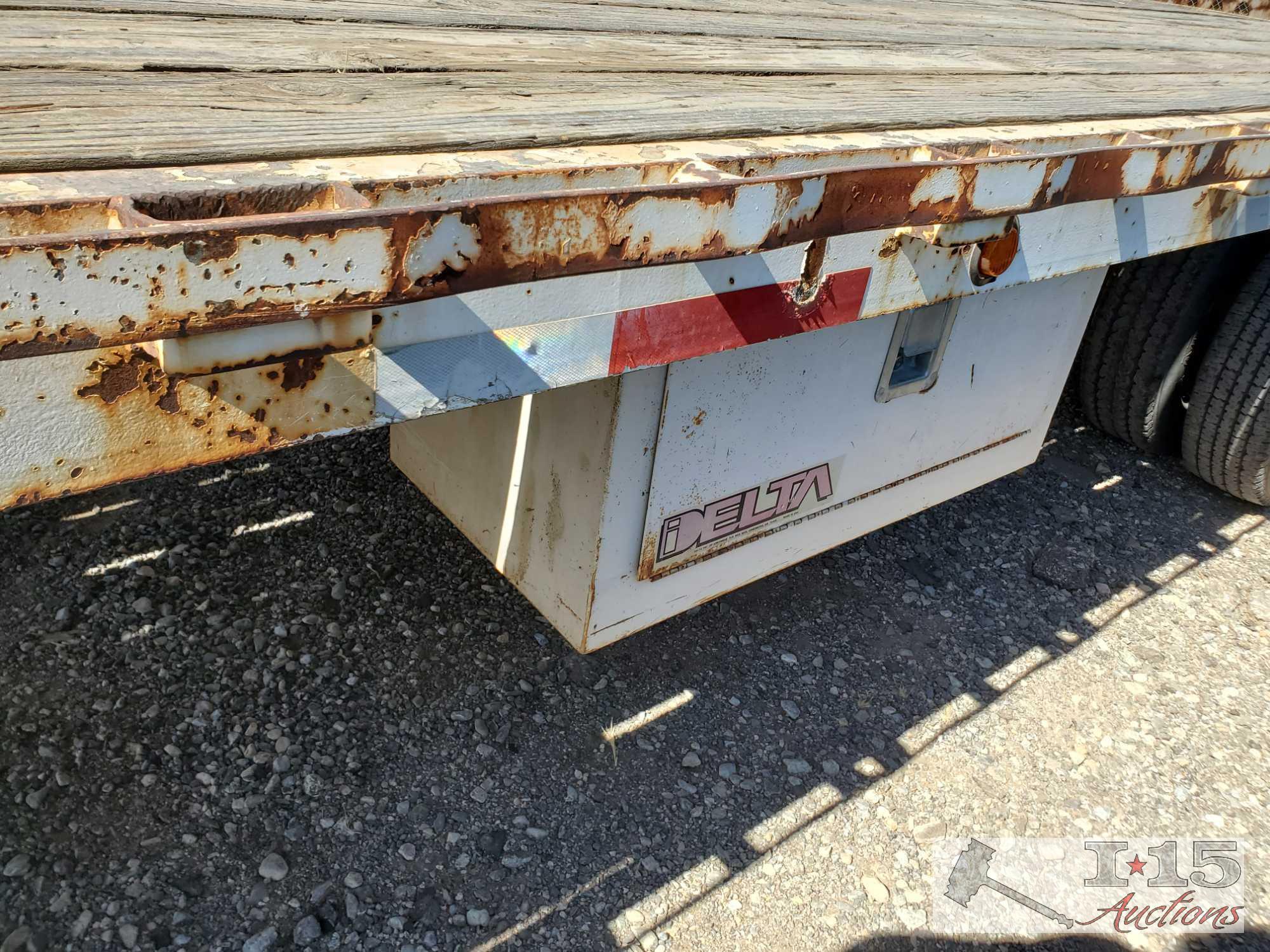 2004 Lamar White Gooseneck Trailer