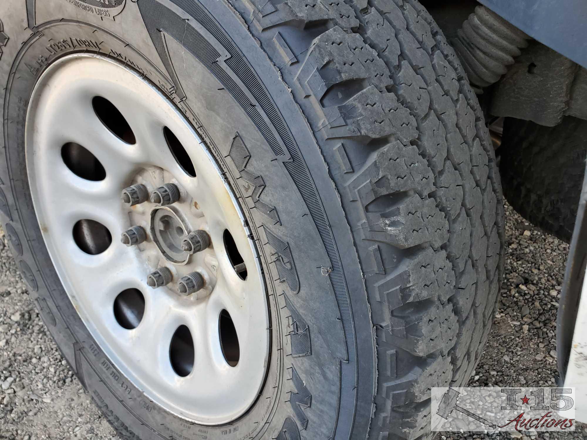 2013 Chevrolet Tahoe, White