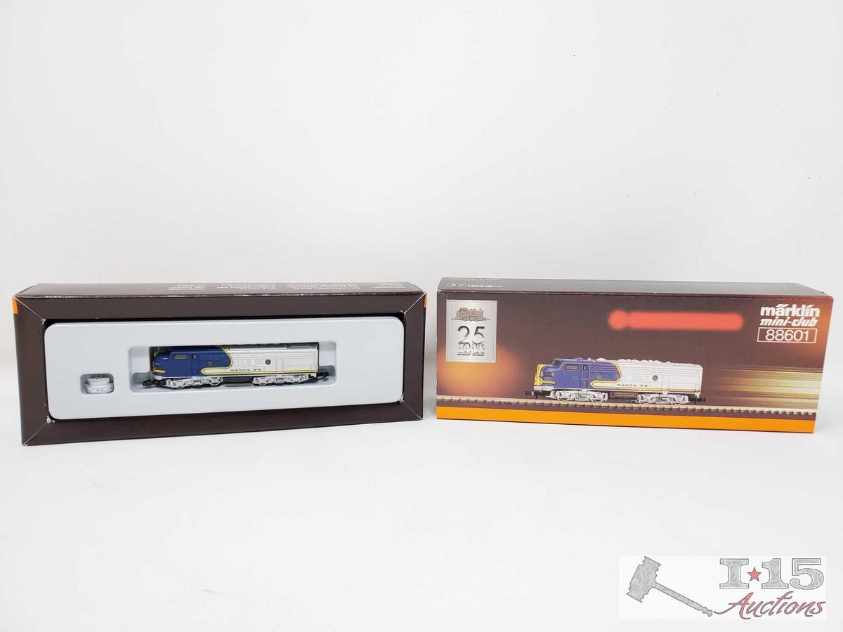 Marklin Mini-Club Z Scale Sante Fe Locomotive in Box - 88601