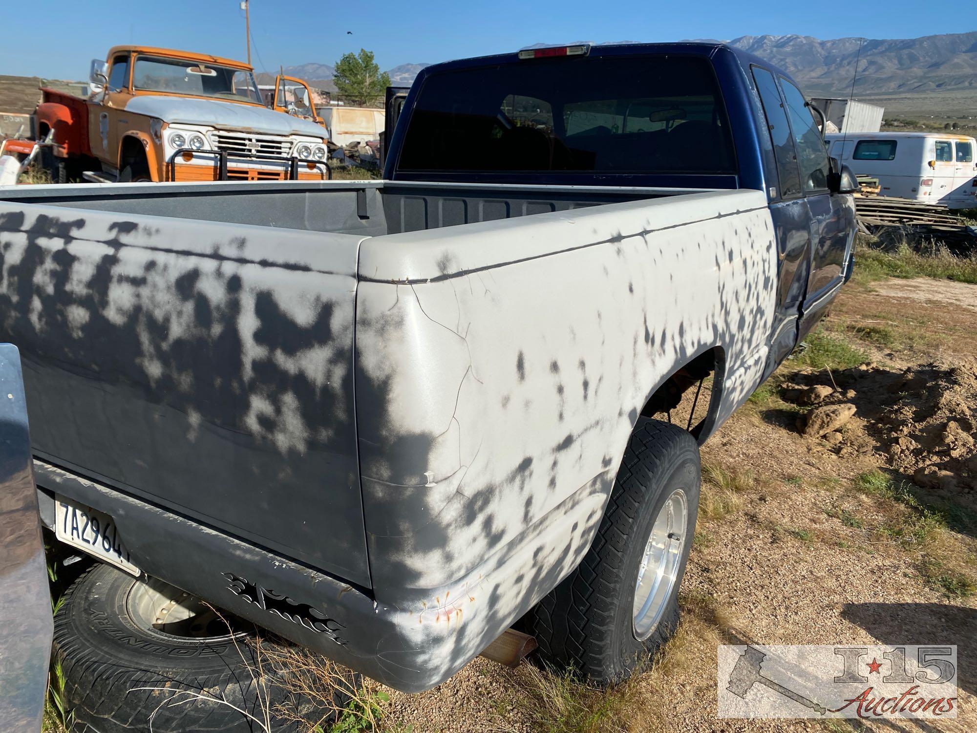 1995 Chevrolet C1500. Extra passenger door in bed