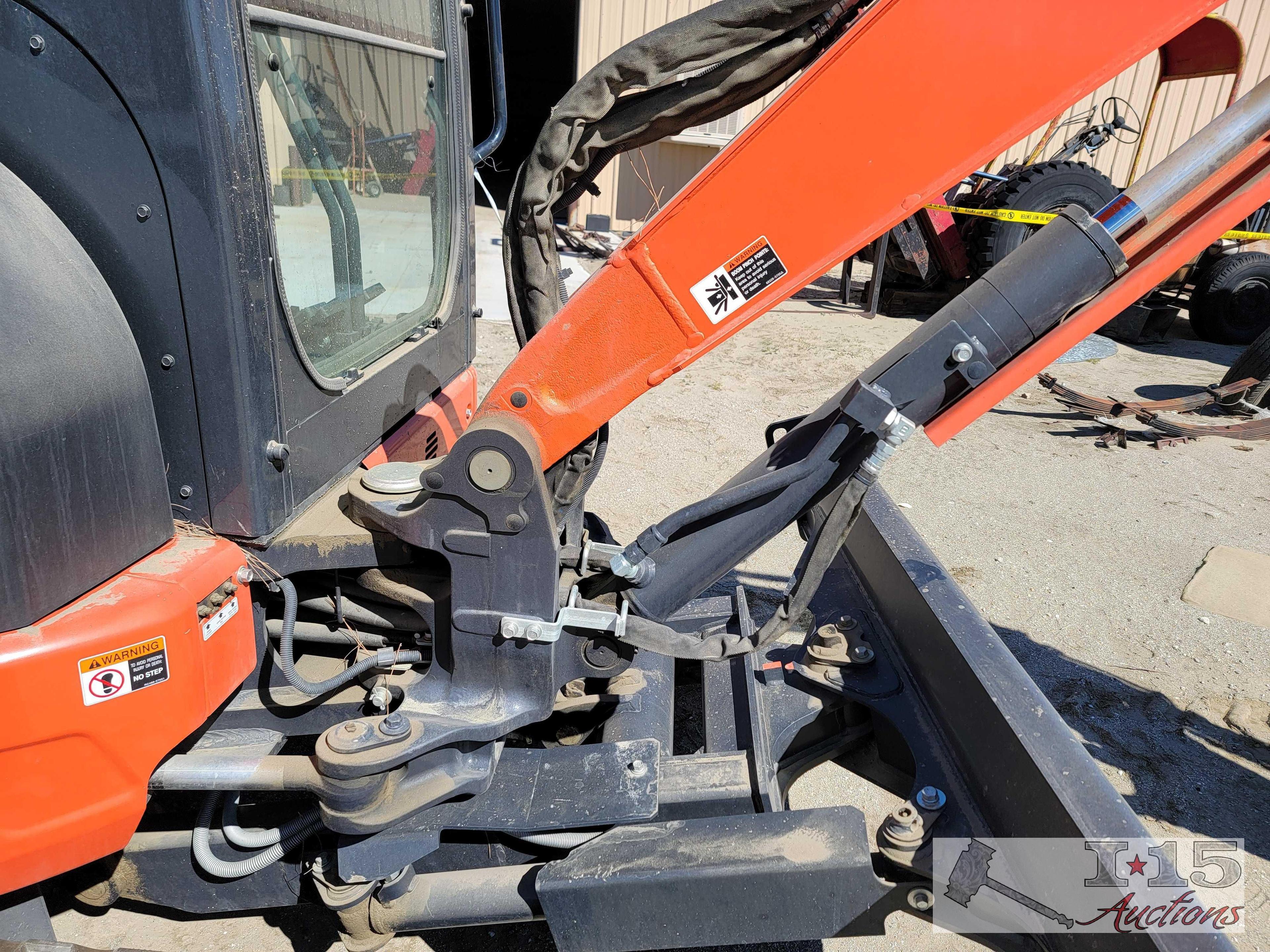 Kubota U35-4 Excavator with Thumb. ONLY 7 HOURS!!