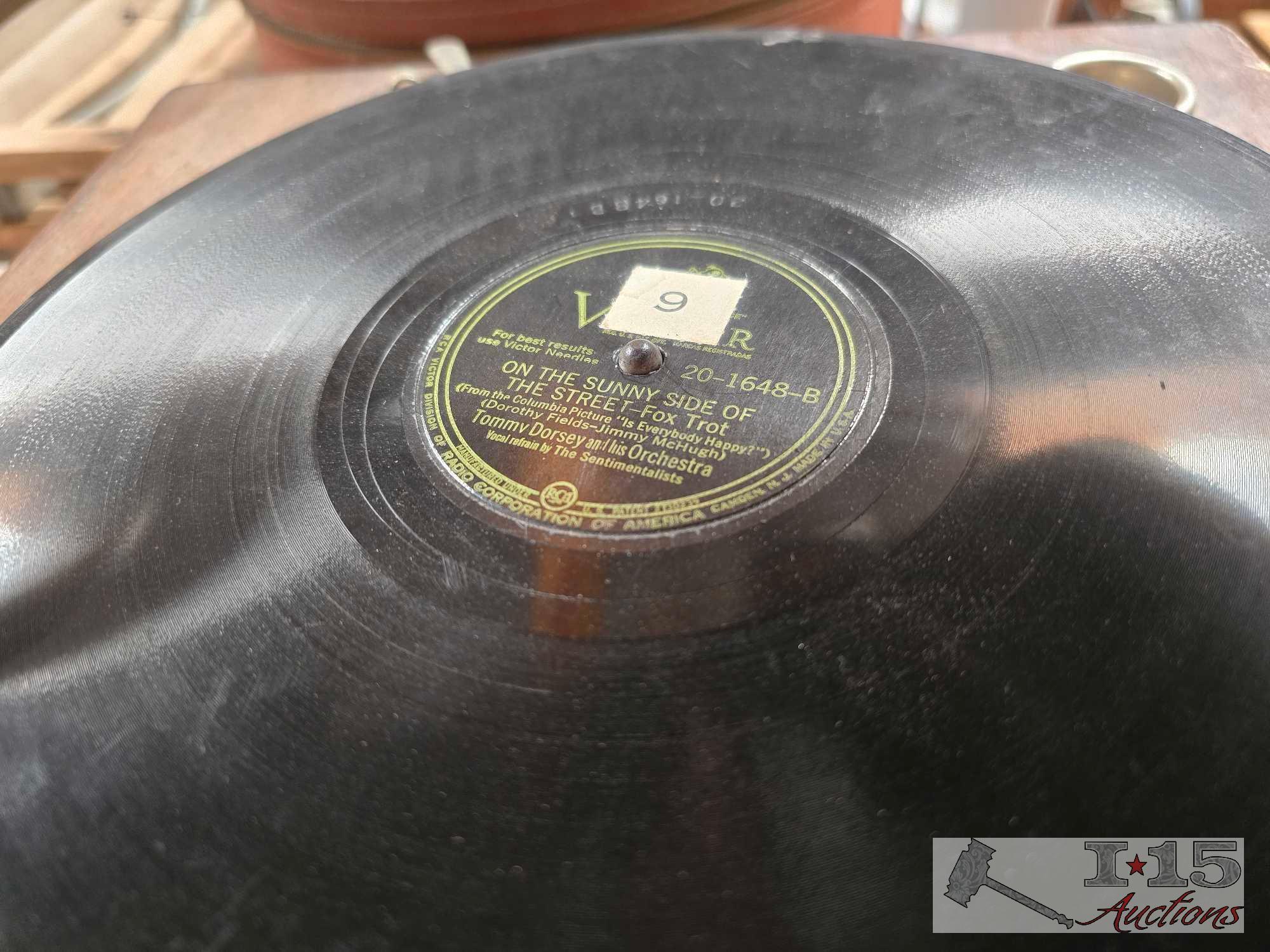 Arena Electrix Phonograph with Record