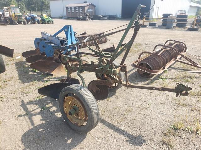 John Deere 1btm. Pull Plow