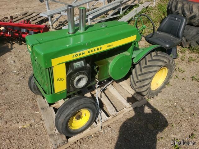 John Deere 820 Collector Riding Mower