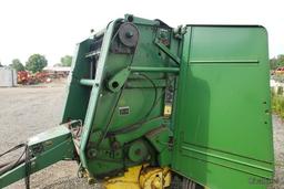 John Deere 330 Round Baler