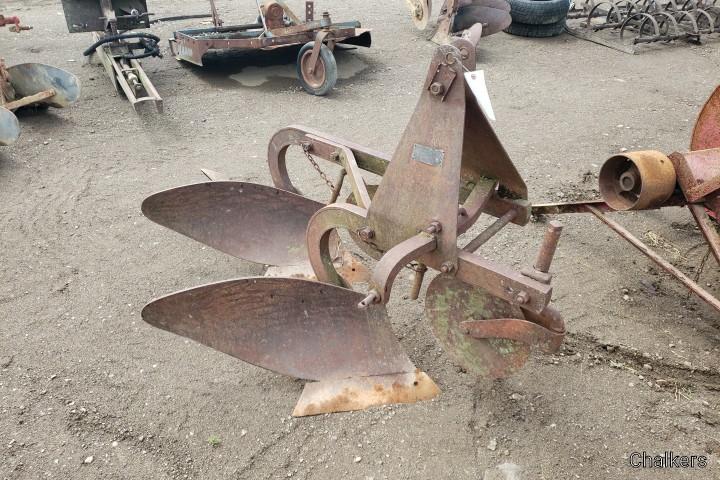 Dearborn 2btm. 3pt. Plow