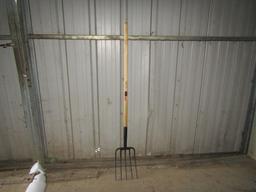 Valley 5 time Wood handle Manure Fork