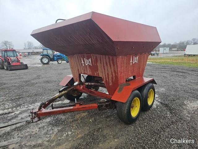 Lely Pull Type Fertilizer Spreader