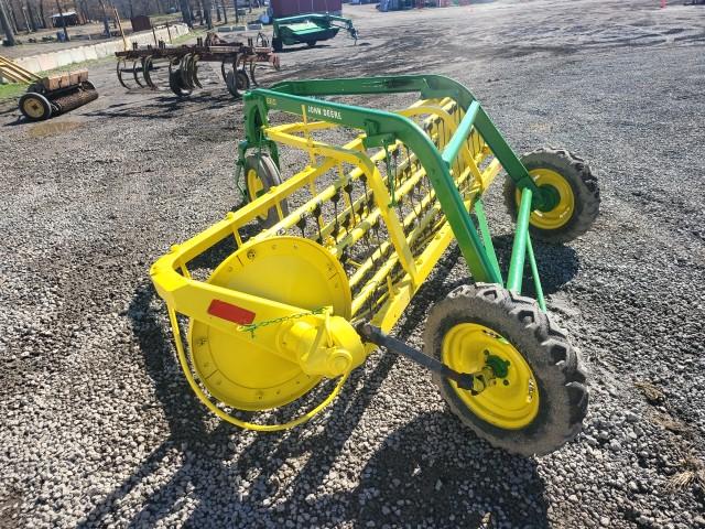 John Deere 660 Dolly Rake