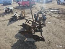 John Deere 2btm. 3pt. Plow