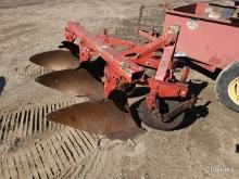 International 531 3btm. 3pt. Plow