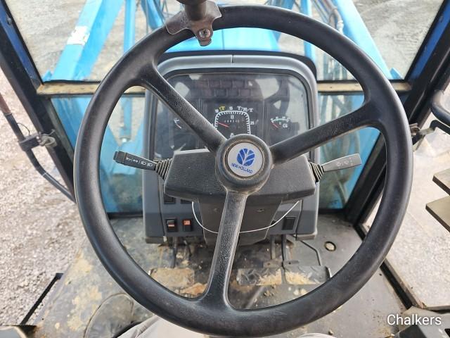 New Holland 5640SL 2wd w/Cab/Ldr