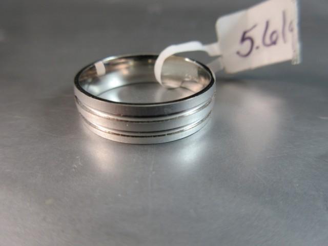 New 5.61gr 14K White Gold Band Style Ring Camelot