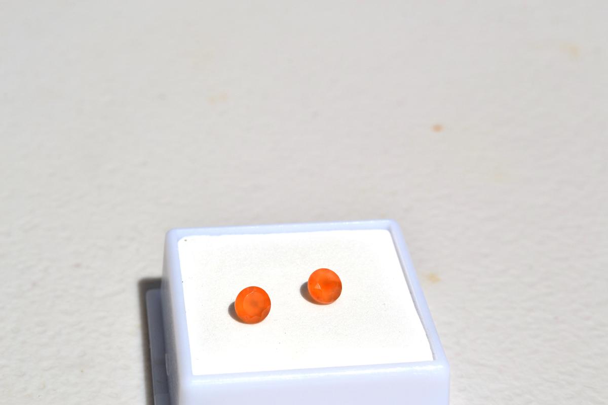 0.92 Carat Matched Pair of Fine Carnelian Rounds