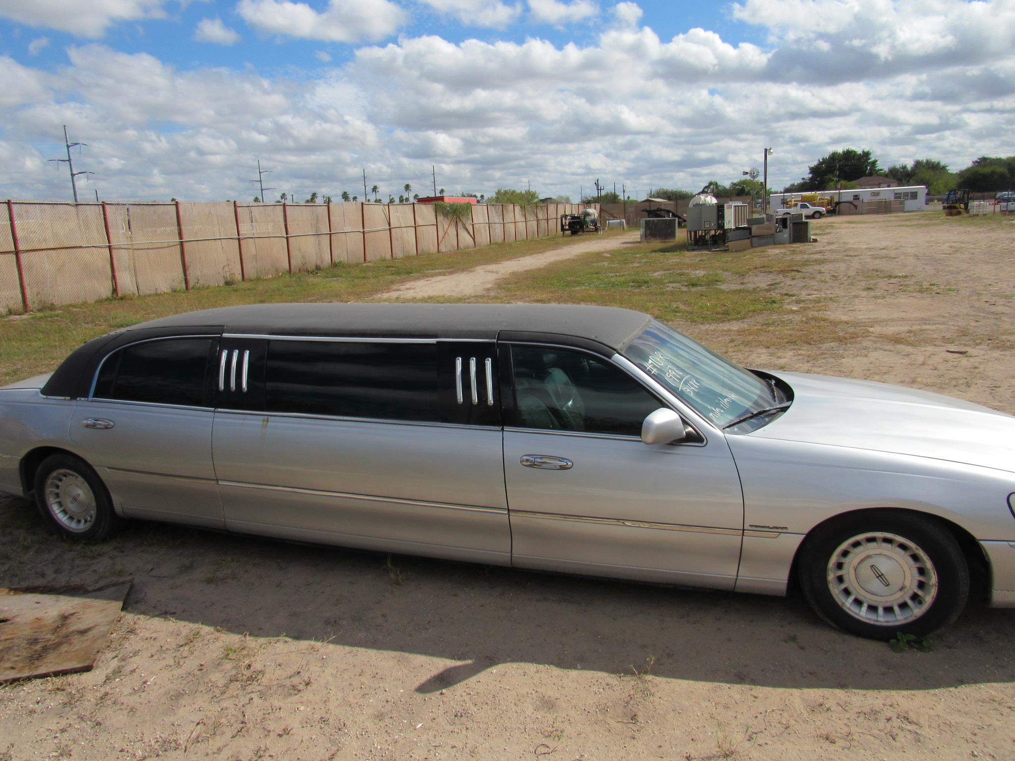 1998 Lincoln Town Car Limousine