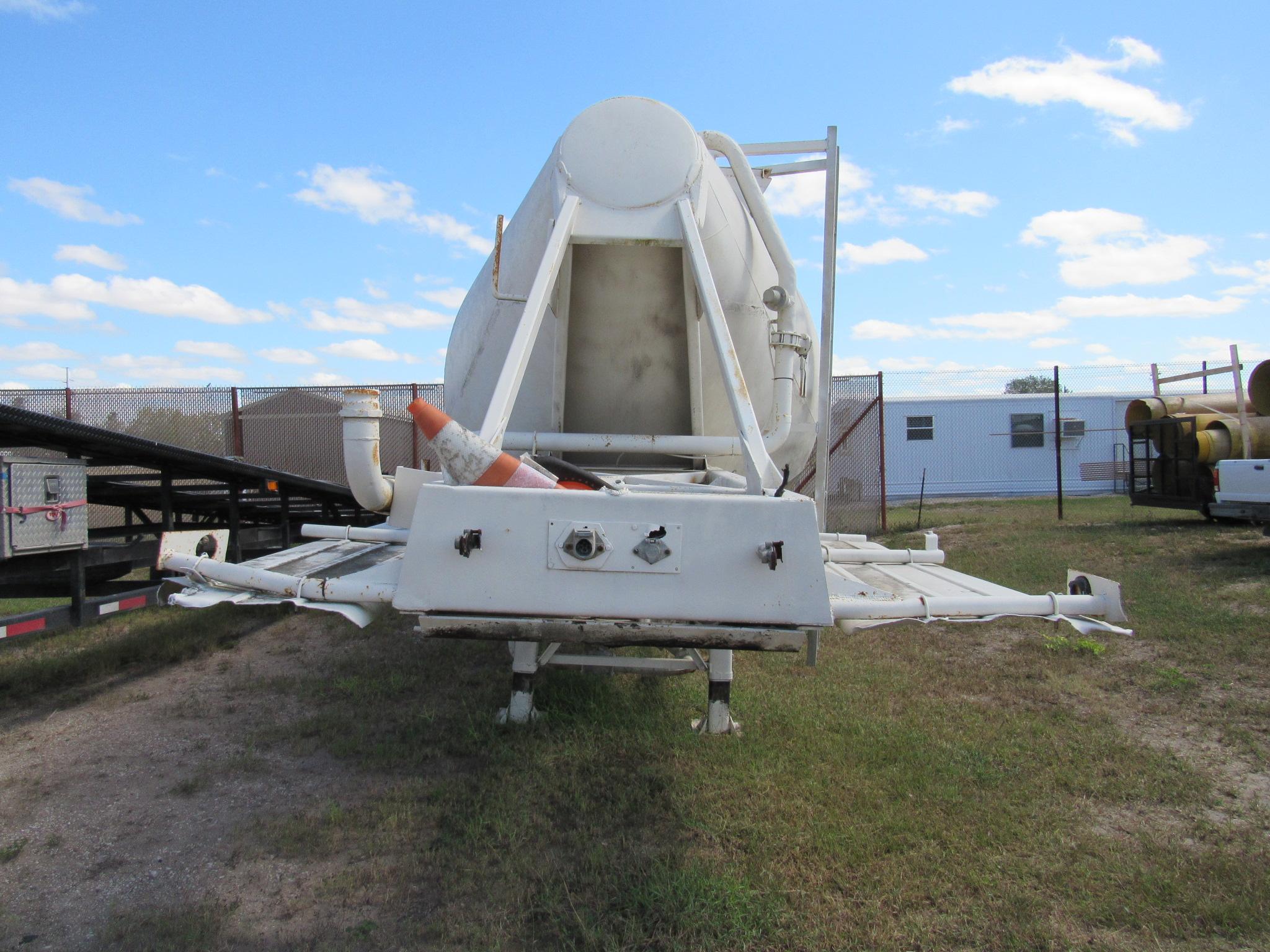 1972 Fruehauf Dry Bulk Trailer