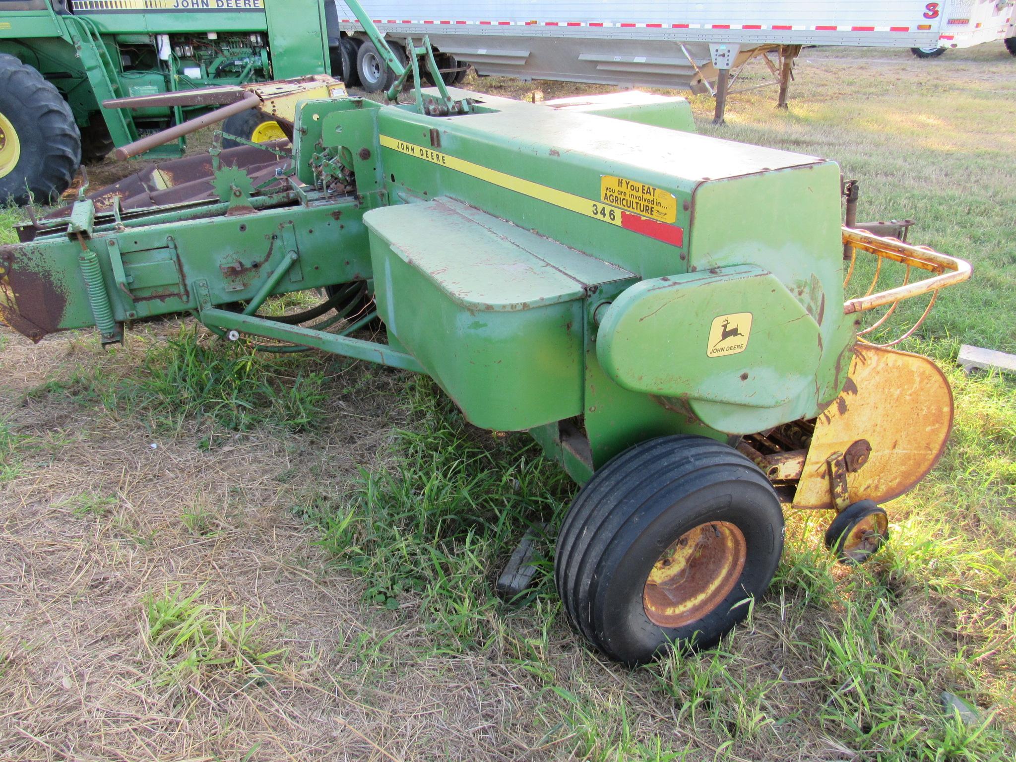 JOHN DEERE 346 SQUARE HAY BALER