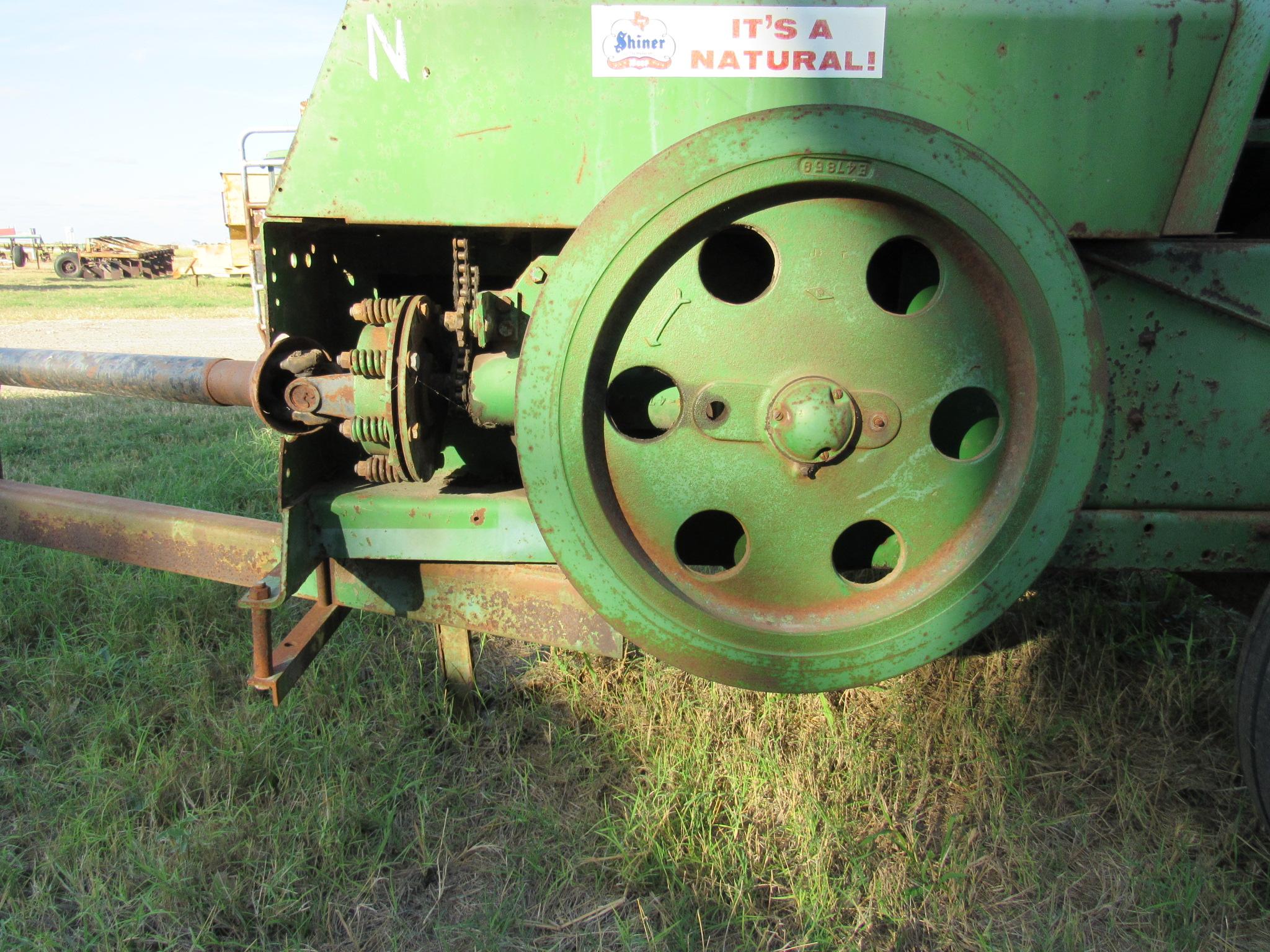 JOHN DEERE 346 SQUARE HAY BALER