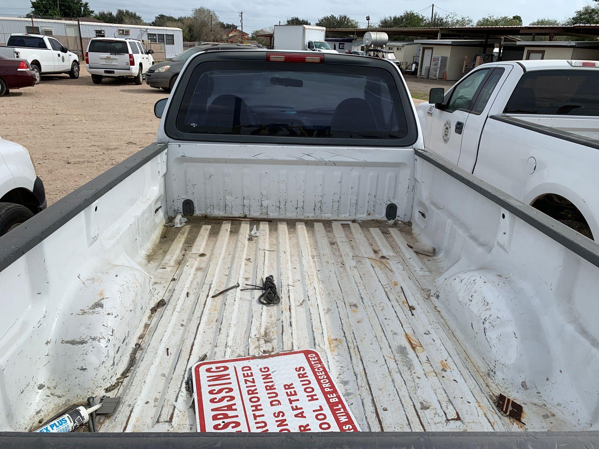 2004 Ford F-150 XL Triton V8